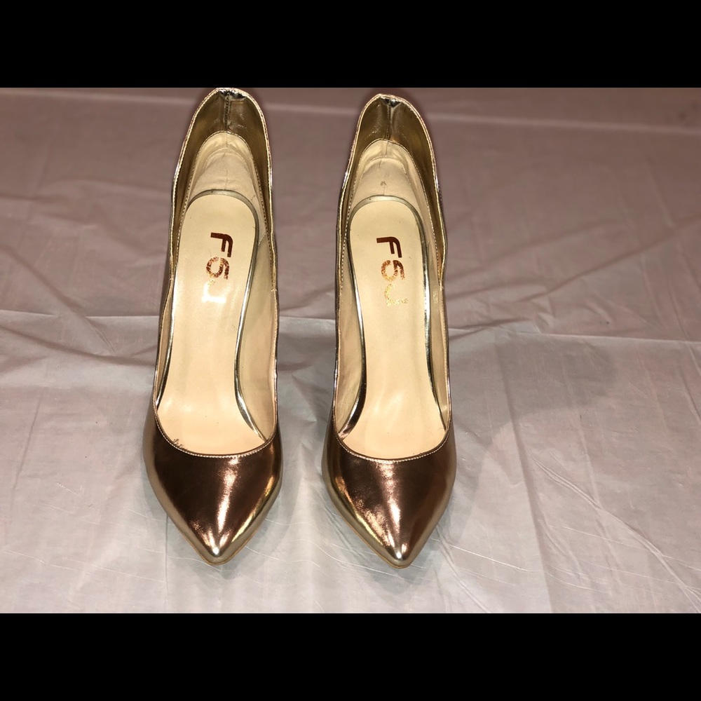 Gold Pumps!!!!